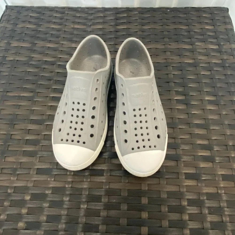 Native Jefferson shoes, children’s size 13